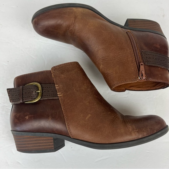 Clarks brown ankle boots in Women’s 7 - Picture 3 of 12